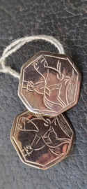 Knopen van Hendrik Adama 1850 zilver  weinig knopen gemaakt  galgknoopjes.
