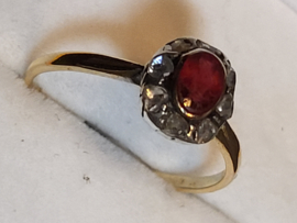 Antiek klassieke ring  met saffier en diamant maat 16 2,1 gram 14 kr.