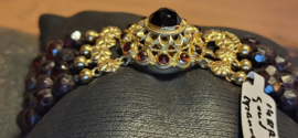 Granaat armband met antiek maar nieuwstaat gouden slot  en zijstukken lakbollen