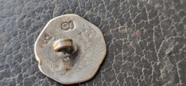 18e eeuw zilver klederdracht knoop van Johan  H KalbFleisch 1785 Vlissingen.