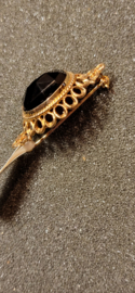 Ouderwetse broche met granaat 14 kr goud  6 gram als nieuw 3,5 bij 2 cm.