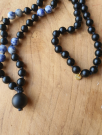 Edelstenen Mala Onyx met Sodaliet (matte kralen)