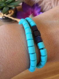 Elastische / rekbare blauw / groene (choker) ketting en armband 2 in 1 sieraad met Blauw stroom kubus kralen (nr 22)