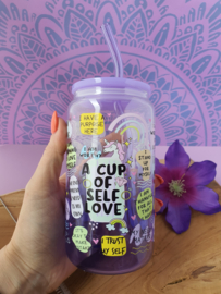 Drinkglas (blikvormige tumbler) met kunststof deksel en rietje 'A cup of Self Love'