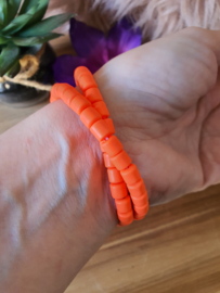 Elastische / rekbare oranje (choker) ketting en armband 2 in 1 sieraad met rode Botswana Agaat kralen (nr 16)