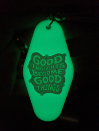 Sleutelhanger met tekst 'GOOD Thoughts Become GOOD Things' glow in the dark