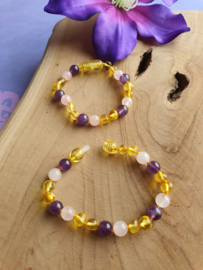 Barnsteen / Amber armband met Rozenkwarts en Amethist voor baby & kind