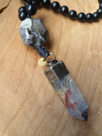 Edelstenen Mala Onyx met Edelsteenhanger Mexicaanse / Crazy Lace Agaat punt 'positive vibrations'