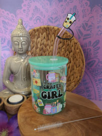 Gekleurde glazen mok met deksel en rietje 'Crafty Girl'