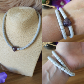 Elastische / rekbare grijze (choker) ketting en armband 2 in 1 sieraad met Amethist hartje (nr 5)