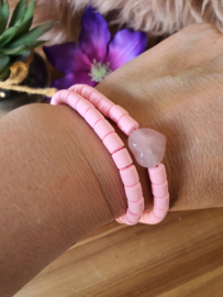 Elastische / rekbare licht roze (choker) ketting en armband 2 in 1 sieraad met Rozenkwarts hartje (nr 3)