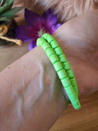Elastische / rekbare licht groene (choker) ketting en armband 2 in 1 sieraad met Chrysopraas kubus kralen (nr 19)