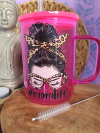 Gekleurde glazen mok met deksel en rietje '#MomLife'