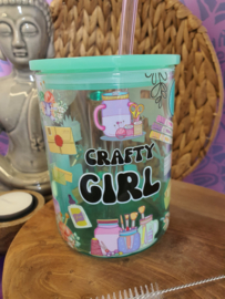 Gekleurde glazen mok met deksel en rietje 'Crafty Girl'