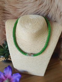 Elastische / rekbare gras groene (choker) ketting en armband 2 in 1 sieraad met Amazoniet kubus kralen (nr 21)