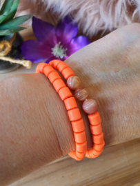 Elastische / rekbare oranje (choker) ketting en armband 2 in 1 sieraad met rode Botswana Agaat kralen (nr 16)
