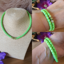 Elastische / rekbare licht groene (choker) ketting en armband 2 in 1 met Chrysopraas kubus kralen (nr 19)