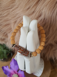 Mala Armband Rudraksha kralen met 9 ogen dzi Tibetaanse gebedskraal.