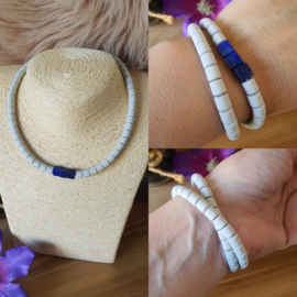 Elastische / rekbare grijze (choker) ketting en armband 2 in 1 met Lapis Lazuli kubus kralen (nr 24)