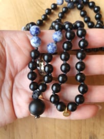 Edelstenen Mala Onyx met Sodaliet (matte kralen)