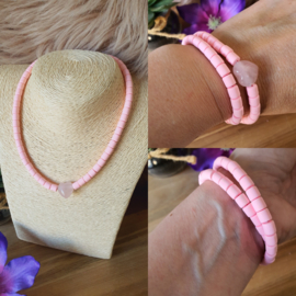 Elastische / rekbare licht roze (choker) ketting en armband 2 in 1 met Rozenkwarts hartje (nr 3)