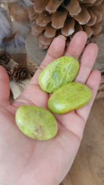 Groene opaal geslepen steen 31-40 graam
