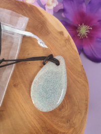 Orgonite hanger Larimar met Bergkristal 30x55mm (nr 114)