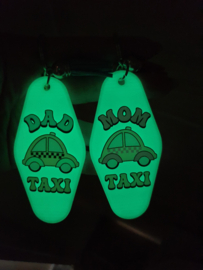Sleutelhanger met tekst 'Mom Taxi' glow in the dark