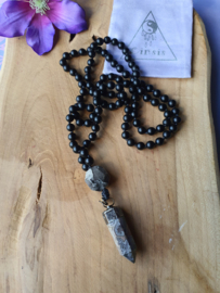 Edelstenen Mala Onyx met Edelsteenhanger Mexicaanse / Crazy Lace Agaat punt 'positive vibrations'