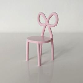 Bow chair