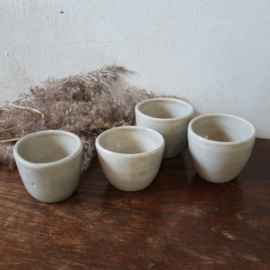 Set van 4 grijze mokjes