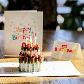 Carte d'anniversaire pop up Gâteau aux fraises et au chocolat