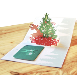 3D Kerstkaart met pop up Grote kerstboom Arrenslee Hertje en Cadeautjes Merry Christmas