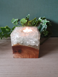Teak en bergkristal in hars
