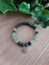 Aventurijn groen en kambaba armband met klavertje-4-bedel