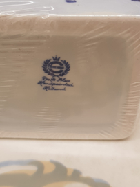 Varkentjes in een trog peper en zout