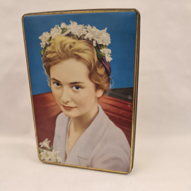 Queen Paola on a hinged tin