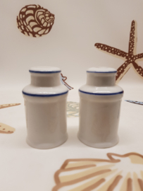 Salz- und Pfeffermilchdosen mit Gänsen