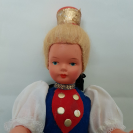 Doll's Trachtten klederdracht poppetje