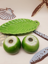 Salz- und Pfefferblatt mit 2 grünen Äpfeln