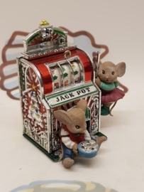 Weihnachtsbaumschmuck aus Spielautomaten mit Mäusen