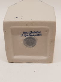House pepper or salt single shaker