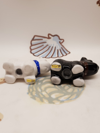 Kleine Hunde als Salz- und Pfefferstreuer