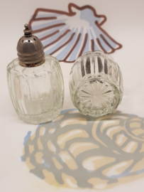 Antike kleine Salz- und Pfefferstreuer