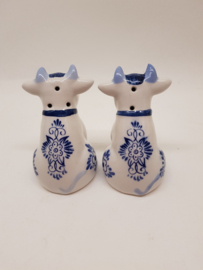 Delft blue cows as salt and pepper set