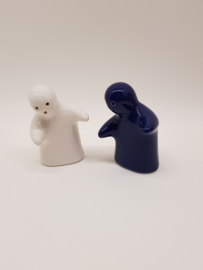 Greeting people salt and pepper shakers