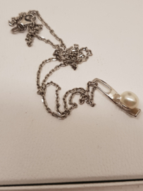 Necklace with pearl silver
