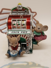 Weihnachtsbaumschmuck aus Spielautomaten mit Mäusen