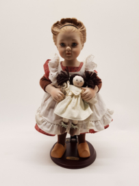 Porcelain doll, Sien