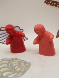 Salt and pepper shakers Greeting people orange/red